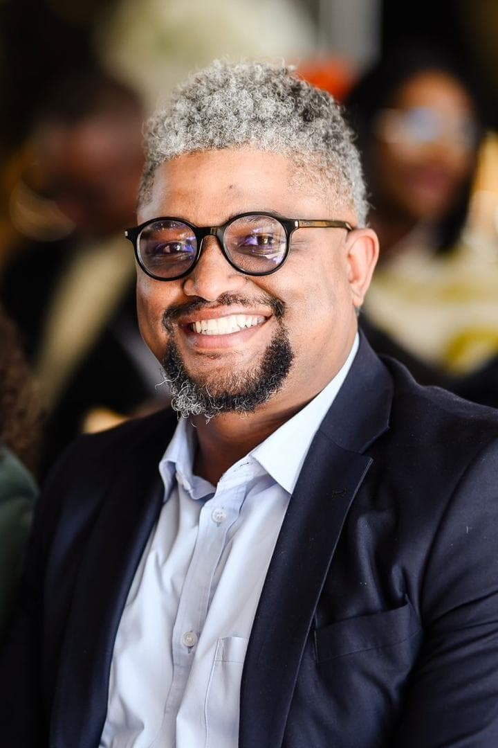 Bridal party portrait of Nino